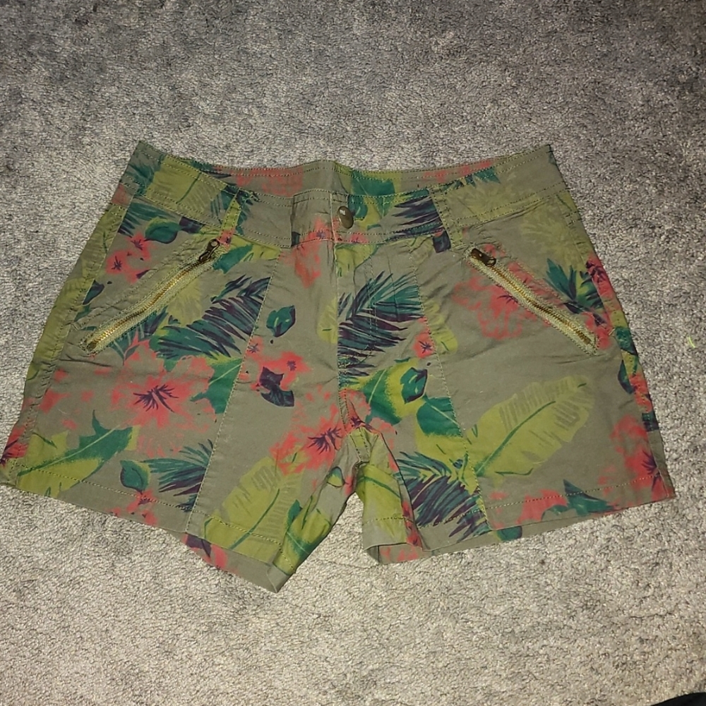 Tropical shorts